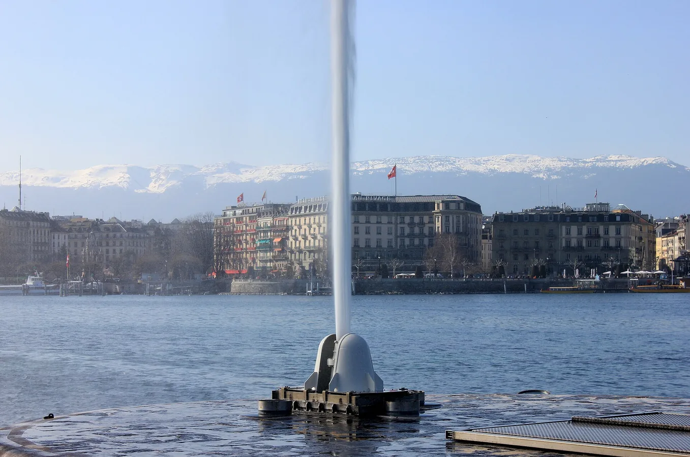 Vue du lac Léman et de la rive de Genève.