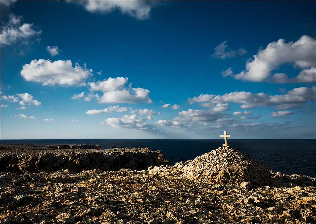 General Chanzy memorial cross on the Cala Morell–Punta Nati stage of the Camí de Cavalls.