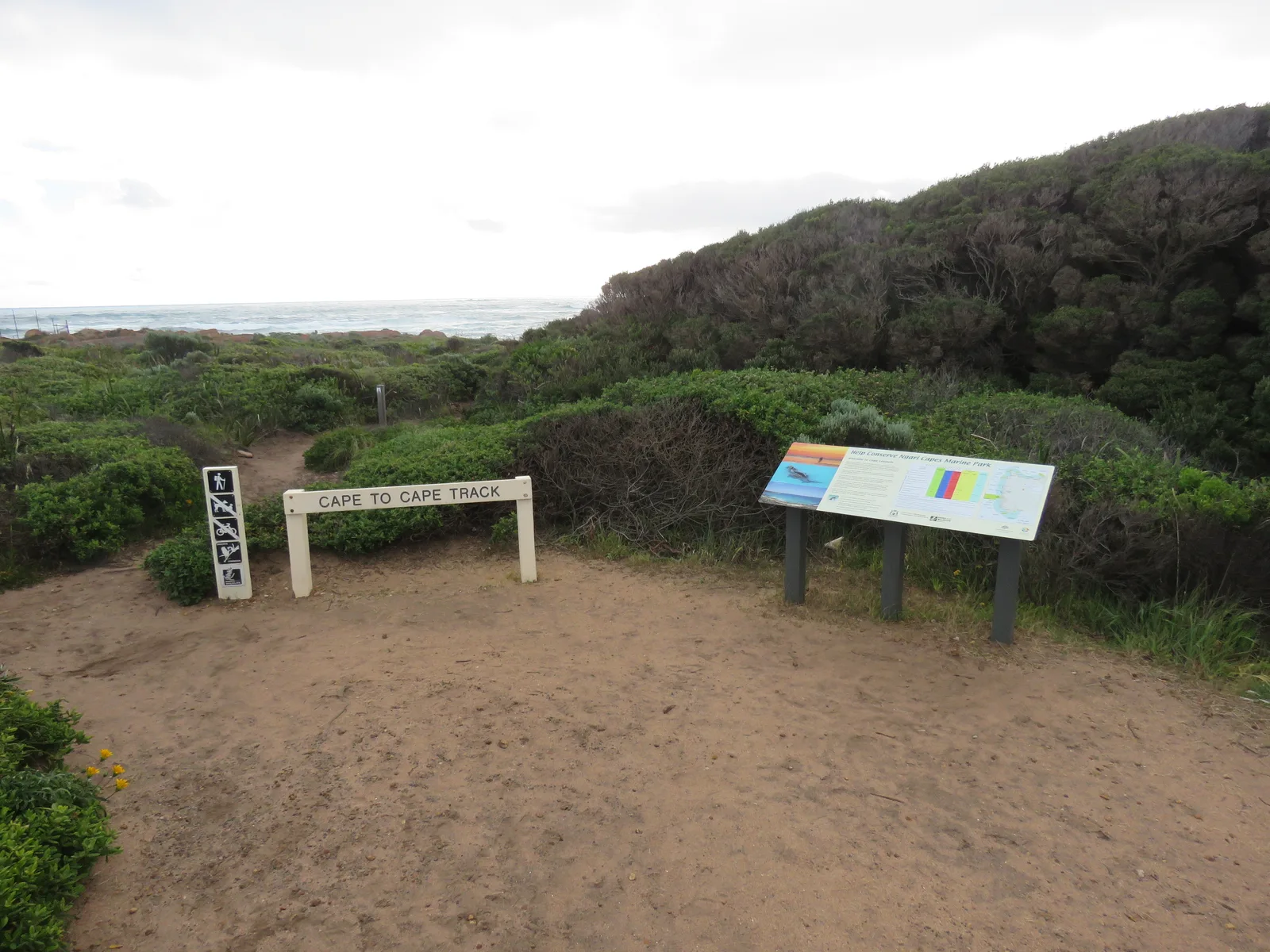 Pórtico del extremo sur del Cape to Cape Track cerca del cabo Leeuwin
