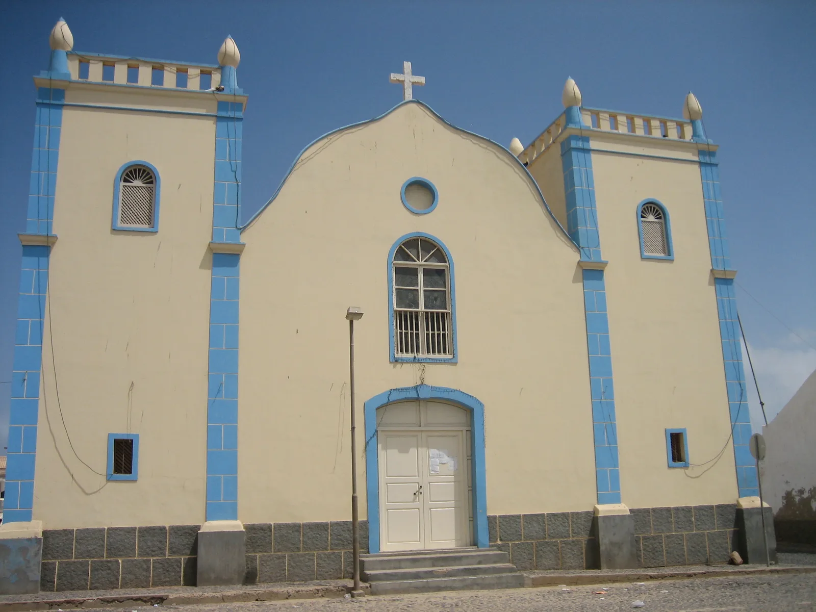 Santa Isabel church at Sal Rei's square, common start of the three Boa Vista Ultra Trail routes