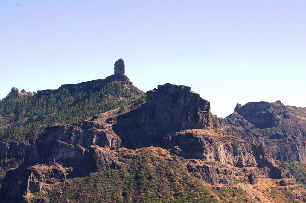 Le monolithe de Roque Nublo sur les hauteurs de Gran Canaria, passage de la Transgrancanaria Classic 2026