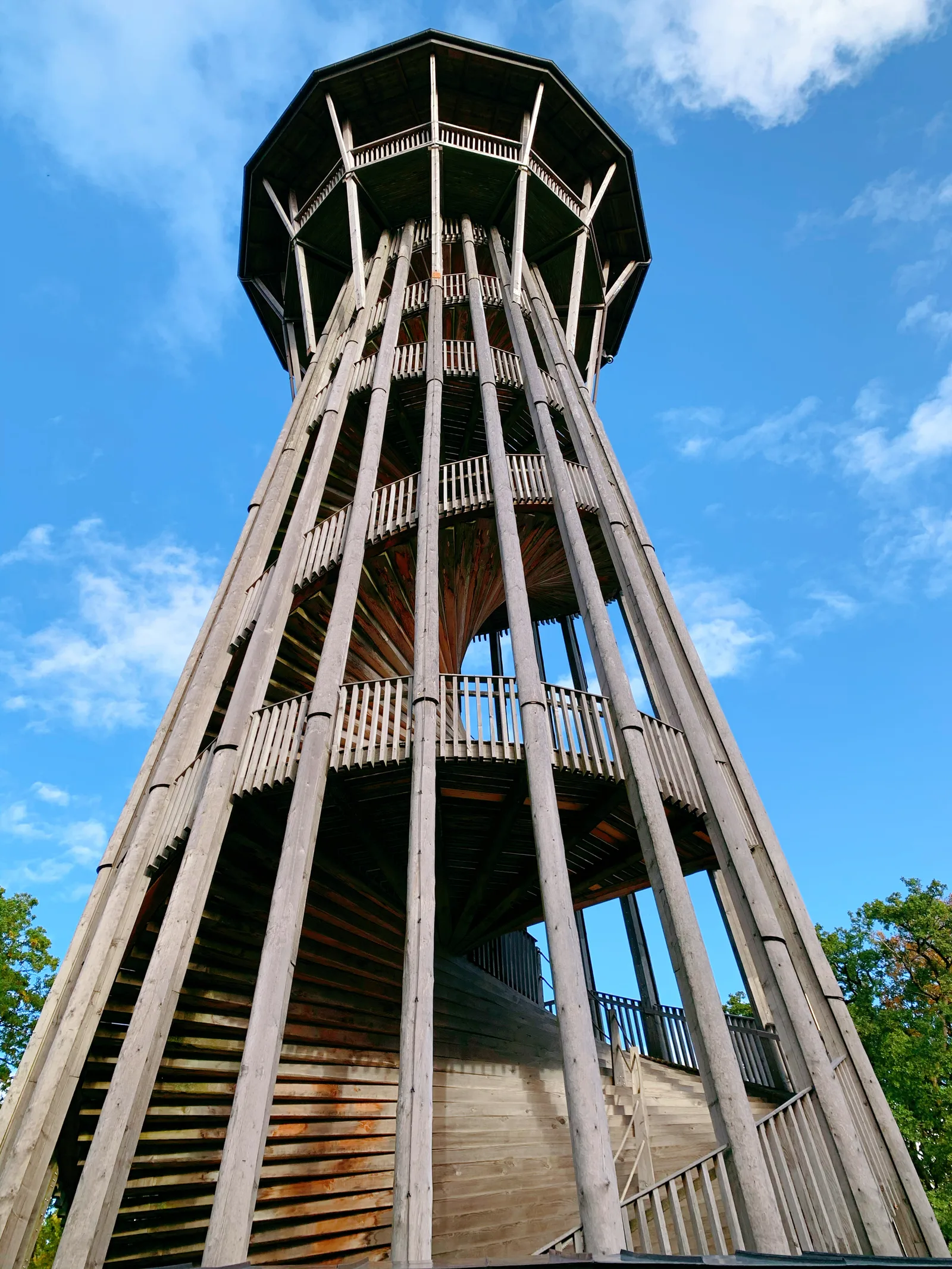 Tour en bois de Sauvabelin, repère commun aux trois parcours Urban Trail Lausanne 2026