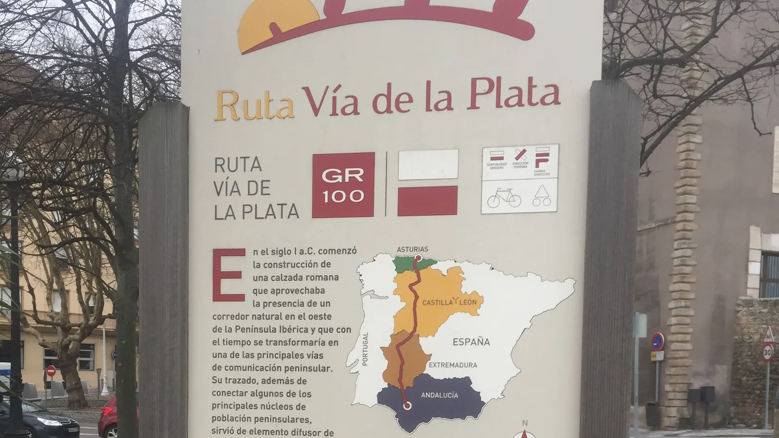 Panneau de départ du GR 100, Ruta Vía de la Plata, à Gijón.