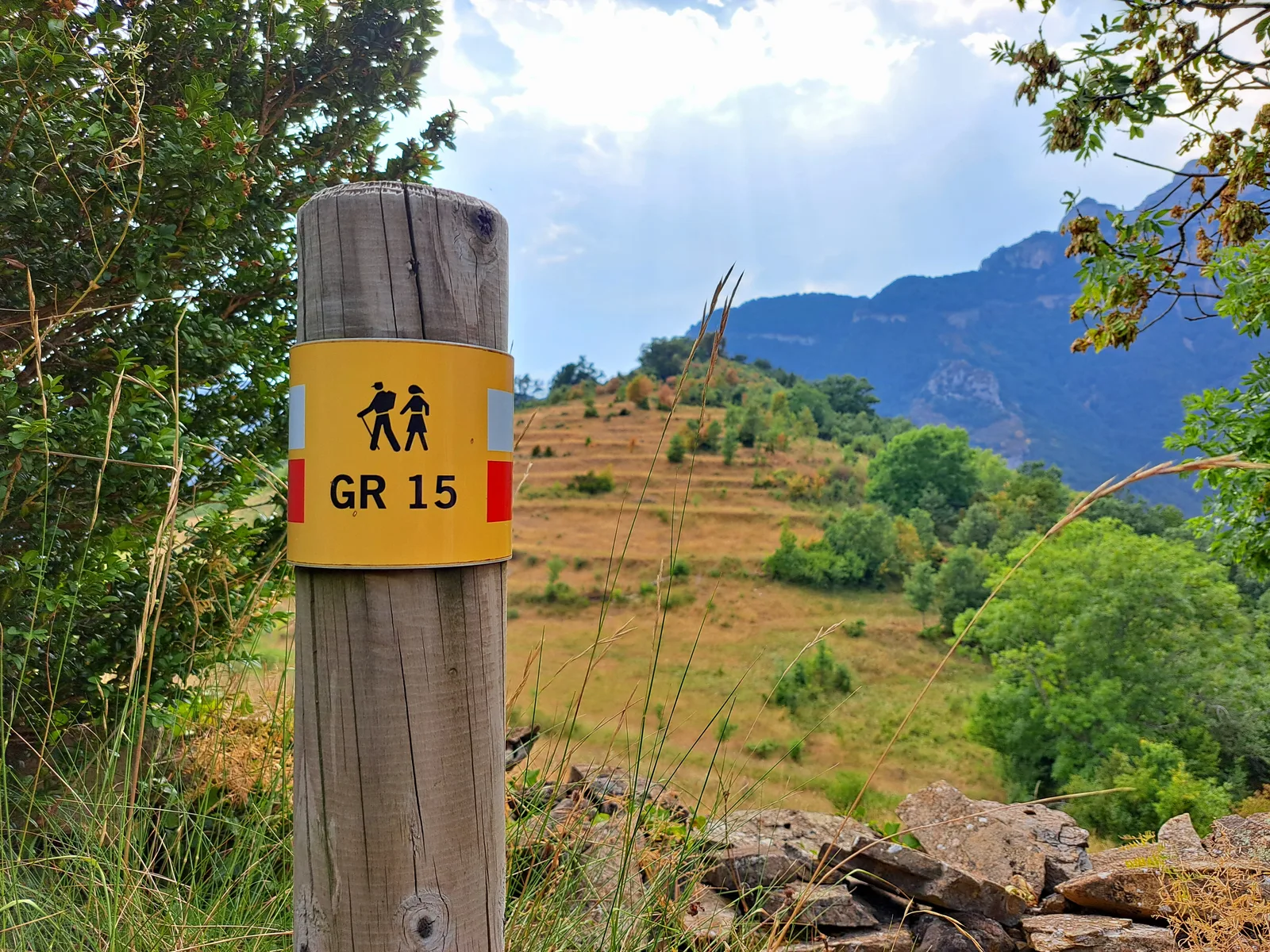 Le GR 15 à son passage près de Bestué, dans les Pyrénées aragonaises