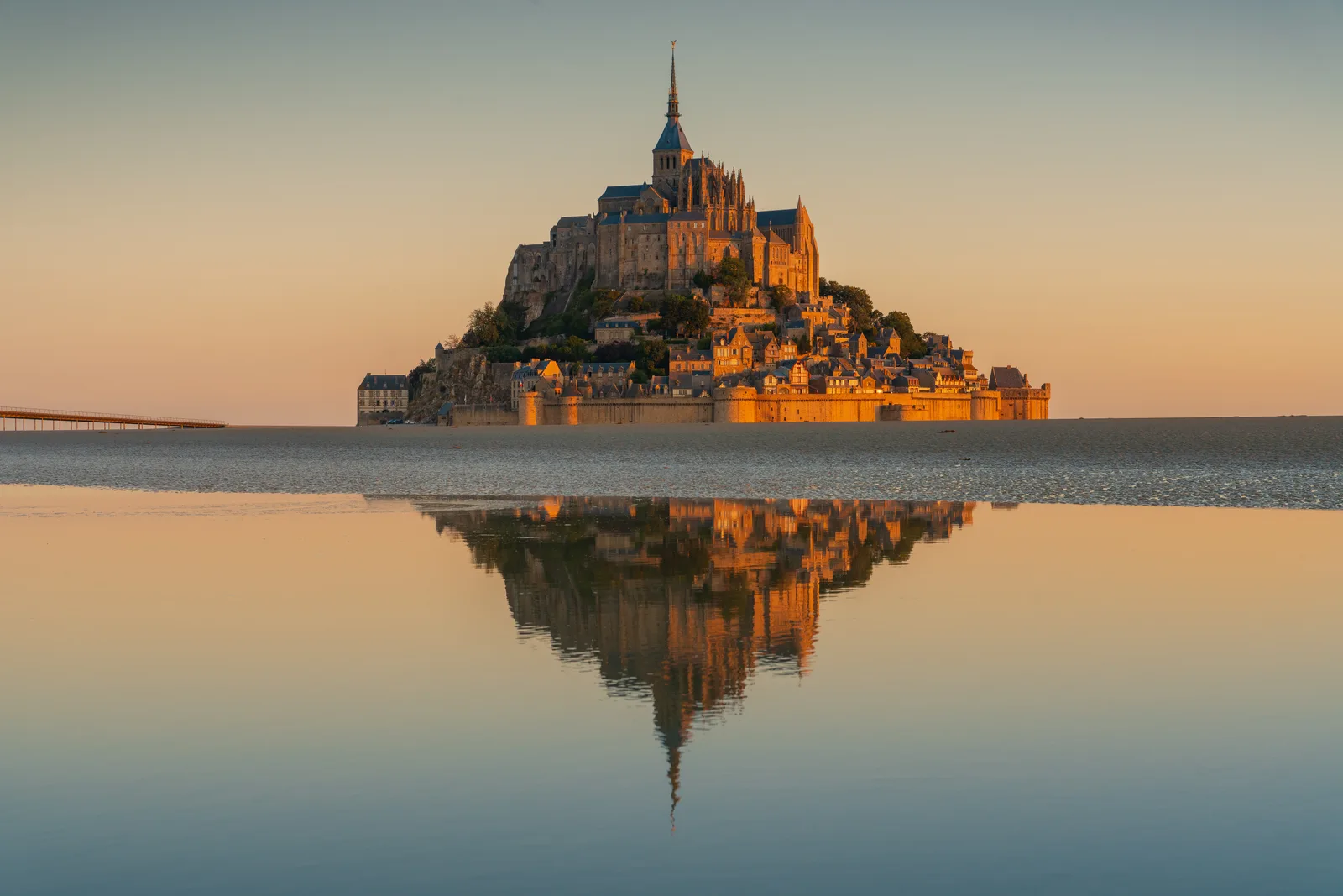 Le Mont-Saint-Michel, départ du GR 39, l’un des itinéraires du groupe GR de France.