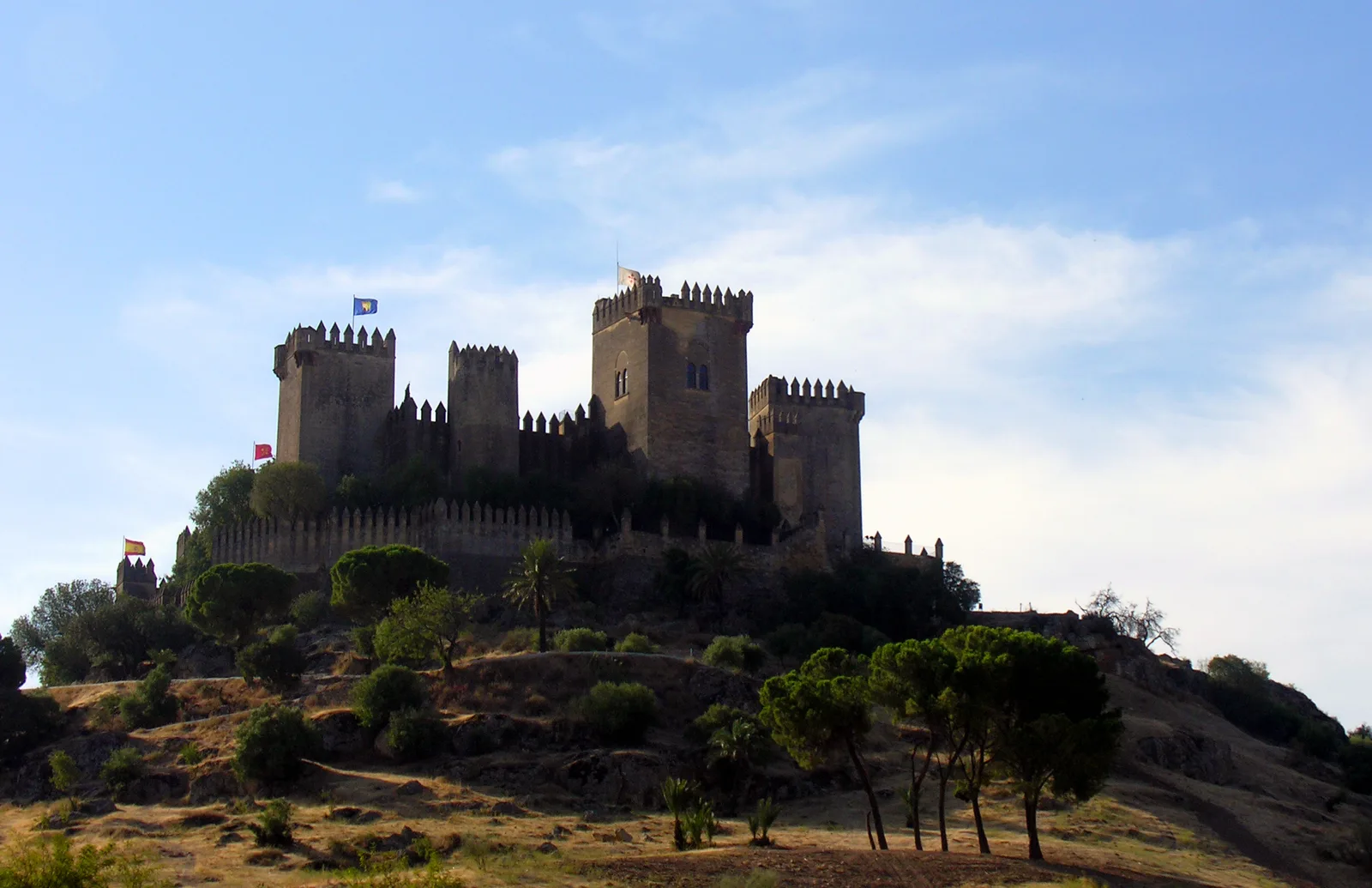 Château d’Almodóvar del Río dominant l’arrivée d’étape du GR 48