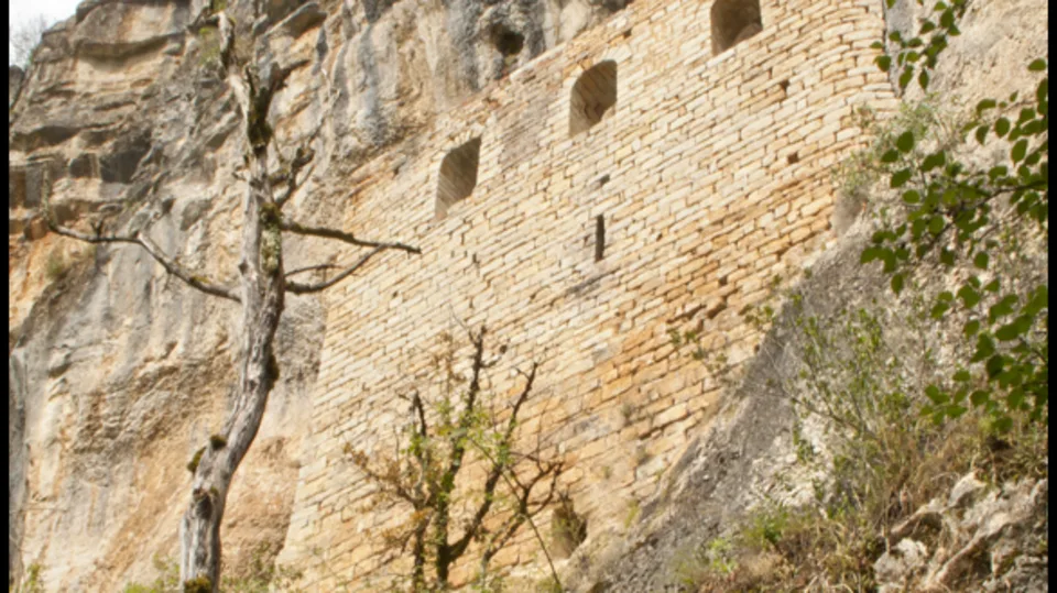 El Château des Anglais de Brengues, fotografiado desde el GR 651.