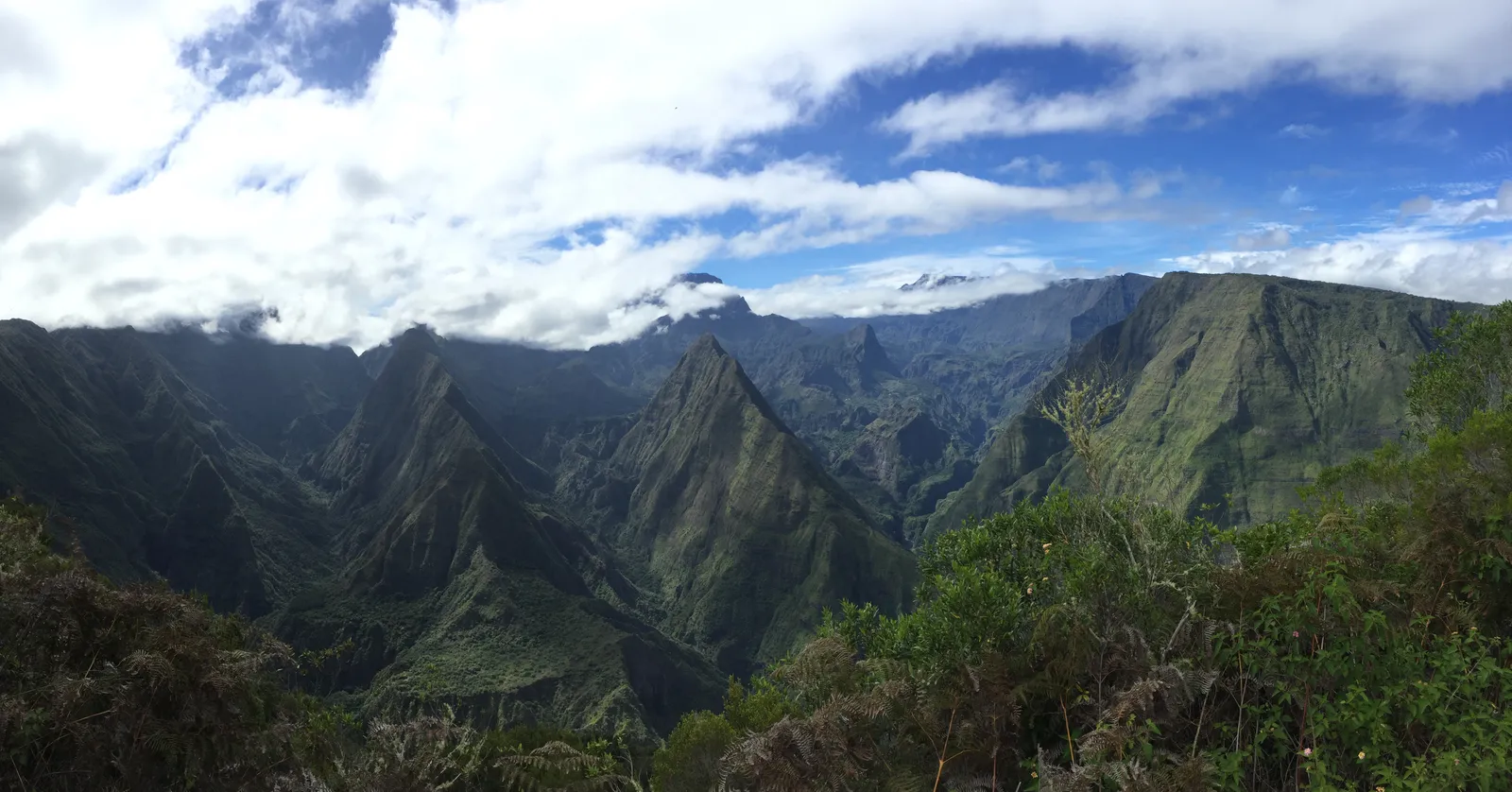 Vista del circo de Mafate, atravesado por la Diagonale des Fous del Grand Raid de La Réunion.