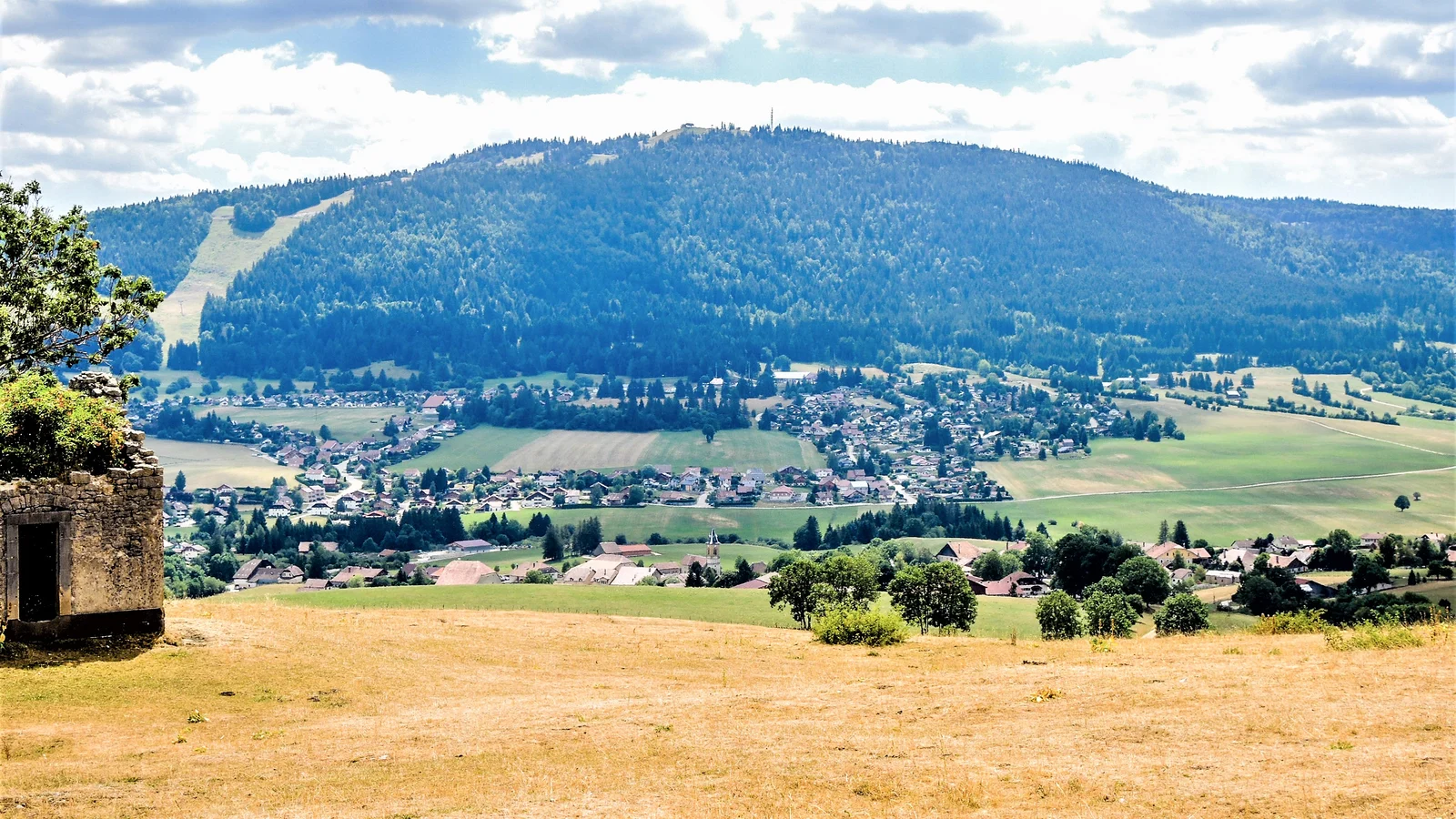 Panorama sur Métabief et le Morond, arrivée commune des formats UTMJ 2026.