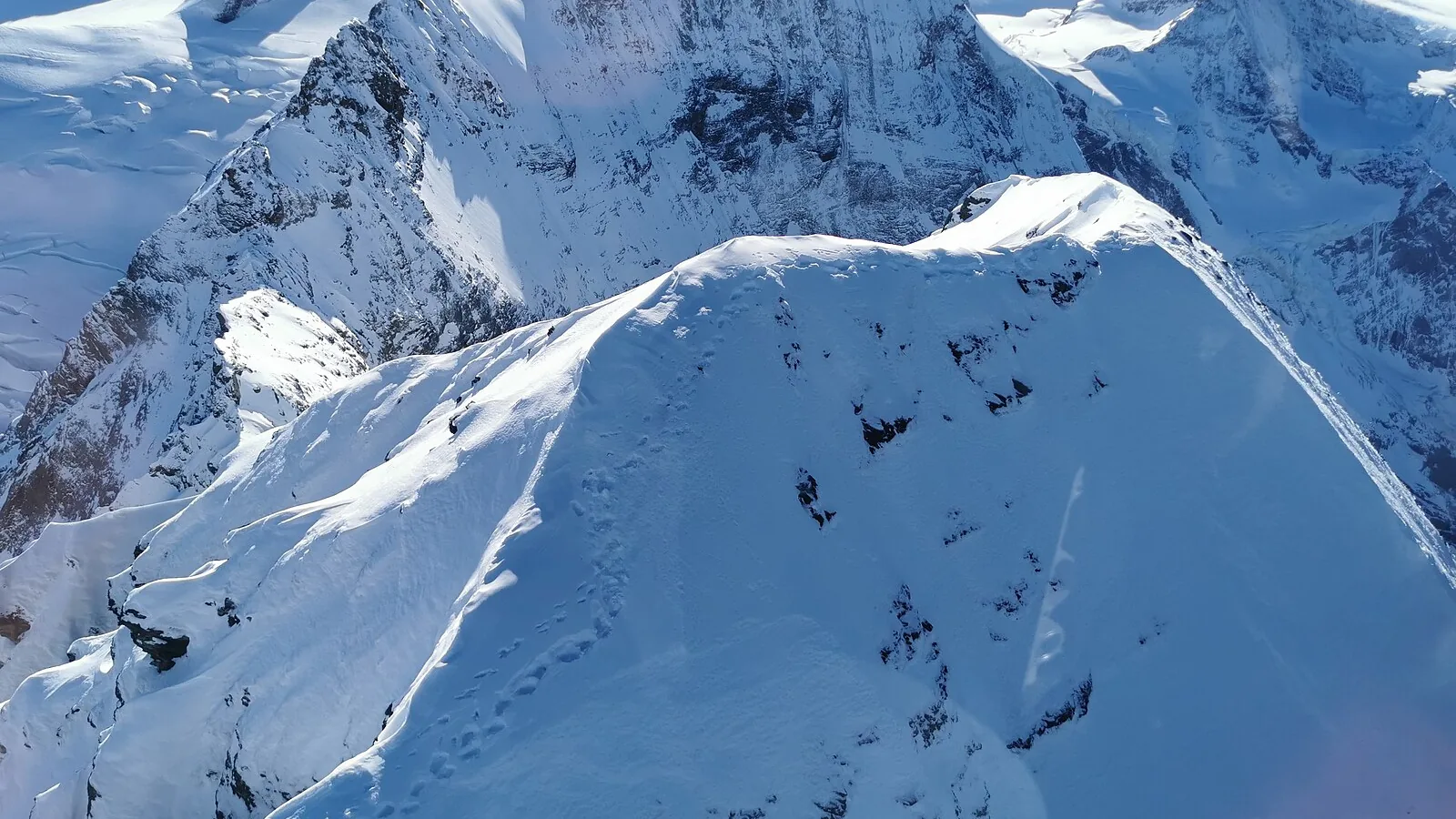 Versant enneigé de l’Eiger dans les Alpes bernoises