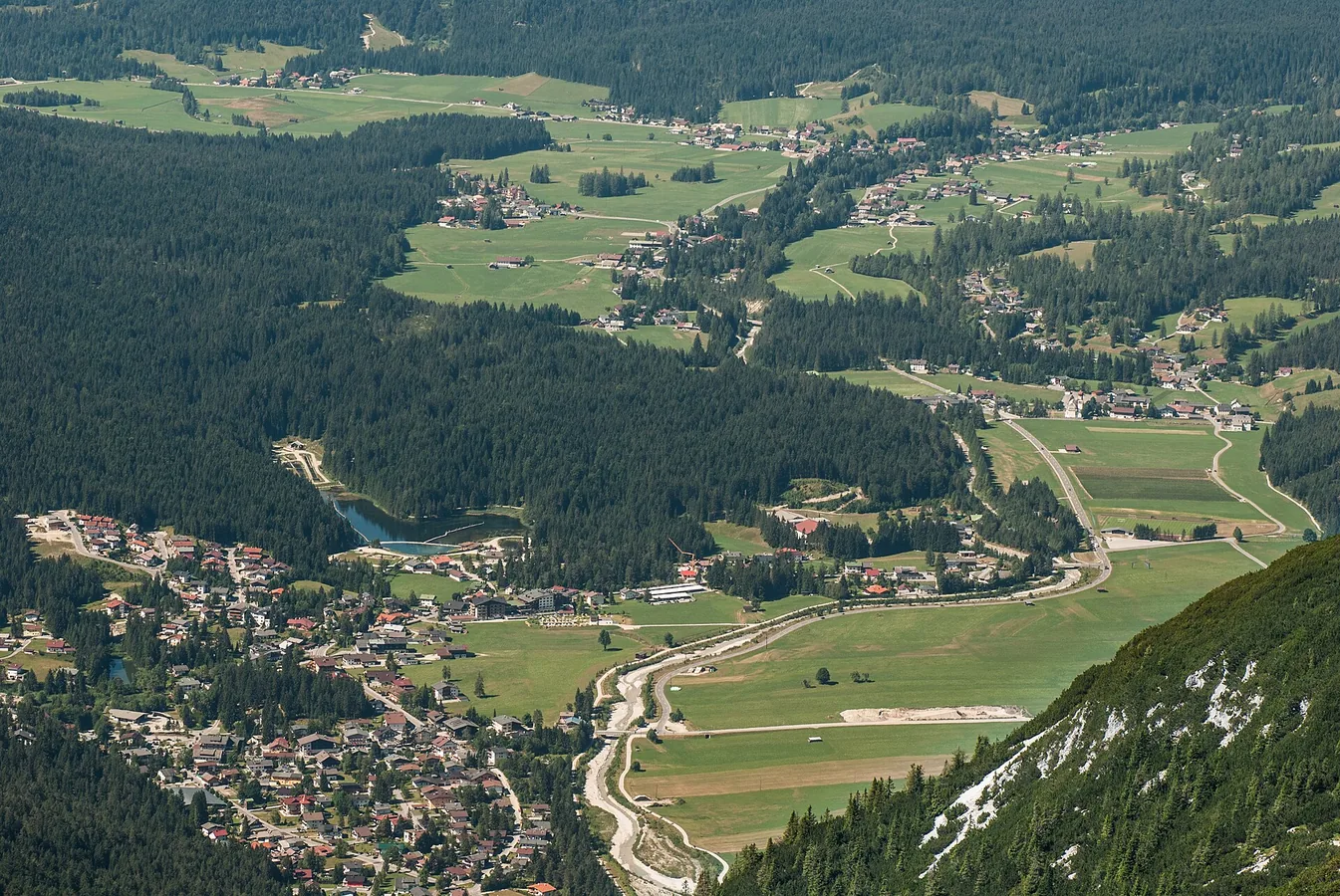 Vue sur les secteurs sud-ouest de Leutasch et Weidach.